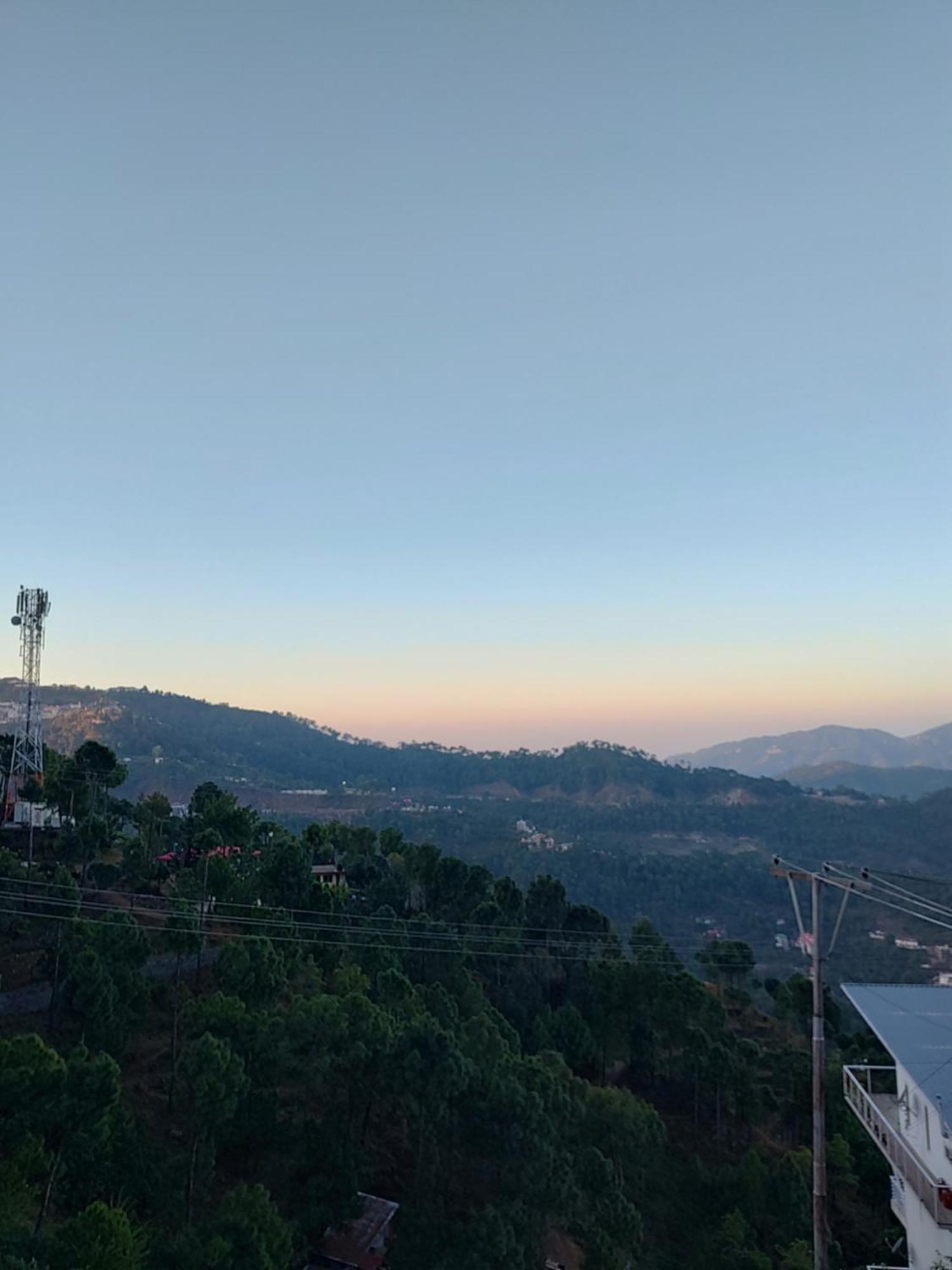 Hotel Le Halcyon , Kasauli 솔란 외부 사진