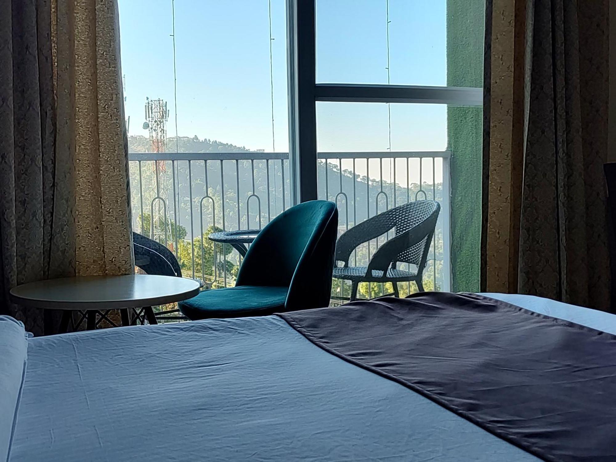 Hotel Le Halcyon , Kasauli 솔란 외부 사진